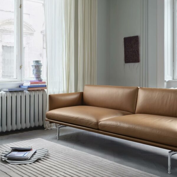 MUUTO outline soffa i cognac läder och stålunderrede