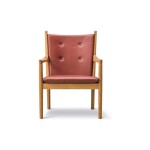 Fredericia 1788 Easy chair är tillverkad av massiv ek.