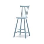 Stolab Lilla Åland hög är en tidlös och elegant barnstol.