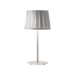 En stilren och modern bordlampa från Bsweden