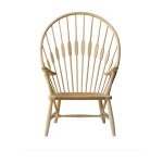PP Møbler PP550 Peacock Chair har en handflätad sits och skulptural rygg i massiv ek eller ask.