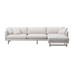 Calmo 3-Seater Chaise där stommen är tillverkad av massivt trä.