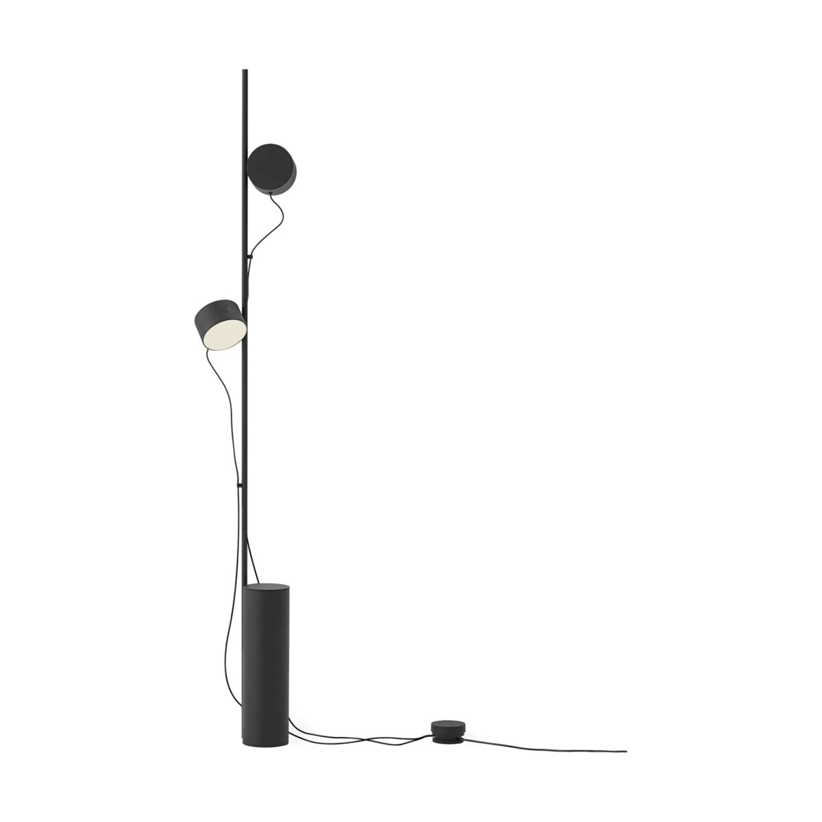 Golvlampa Post från MUUTO med ett stativ i stål och två magnetiska led lampor.